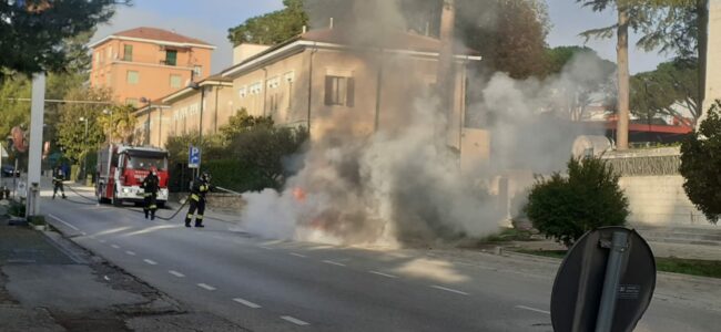 auto-a-fuoco-tolentino3-650x300