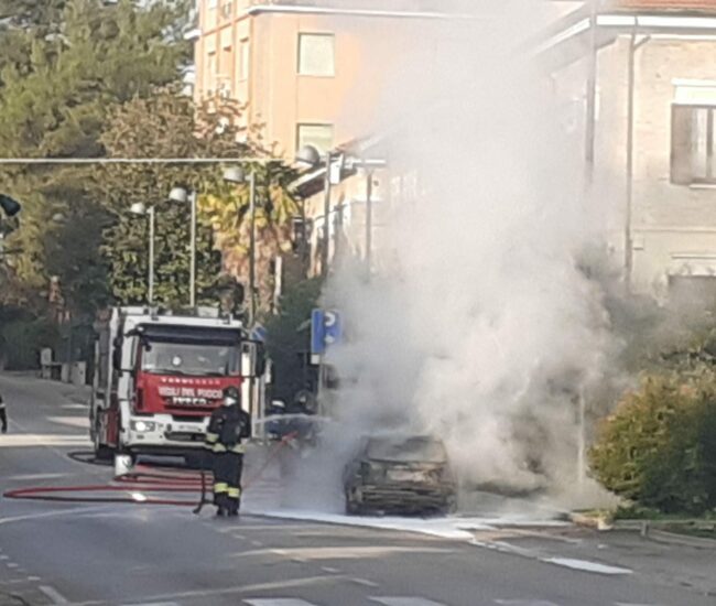 auto-a-fuoco-tolentino4-650x550