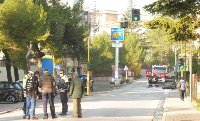 auto-a-fuoco-tolentino6-650x393