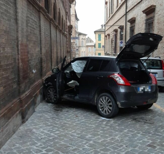 incidente-caserma-carabinieri2-e1636709499882-650x609