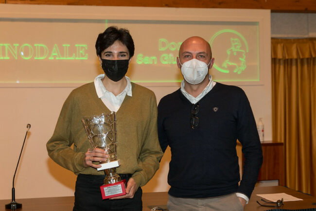 Gaetano-Ripani-premia-Eleonora-Vandi