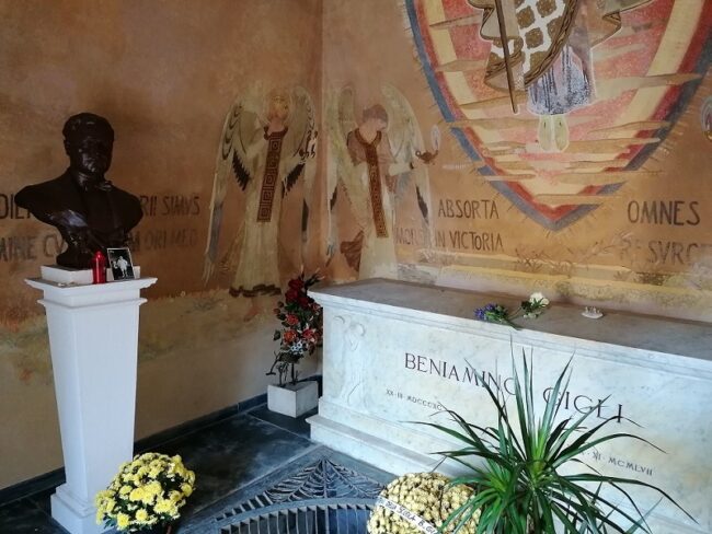 Linterno-del-mausoleo-di-Beniamino-Gigli-a-Recanati