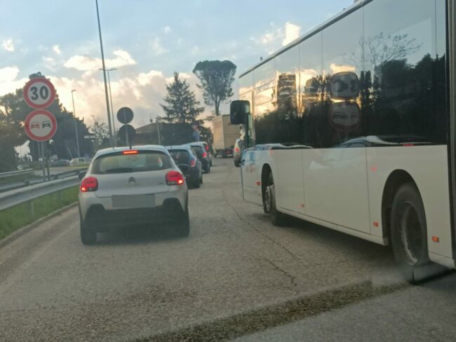 caos_via_mattei-1-targa-oscurata_1639645479-650x488