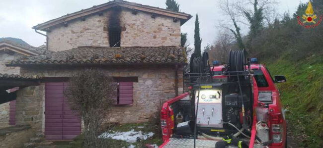 incendio-abitazione-camerino-1-650x299