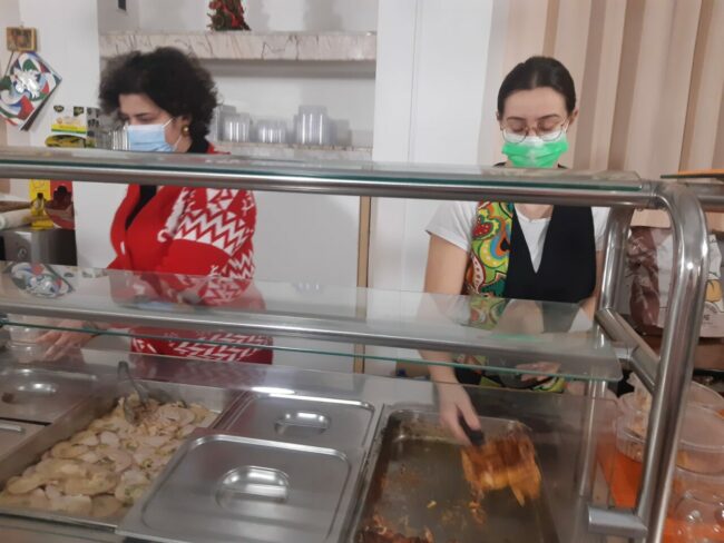 pranzo-solidarieta-2-650x488