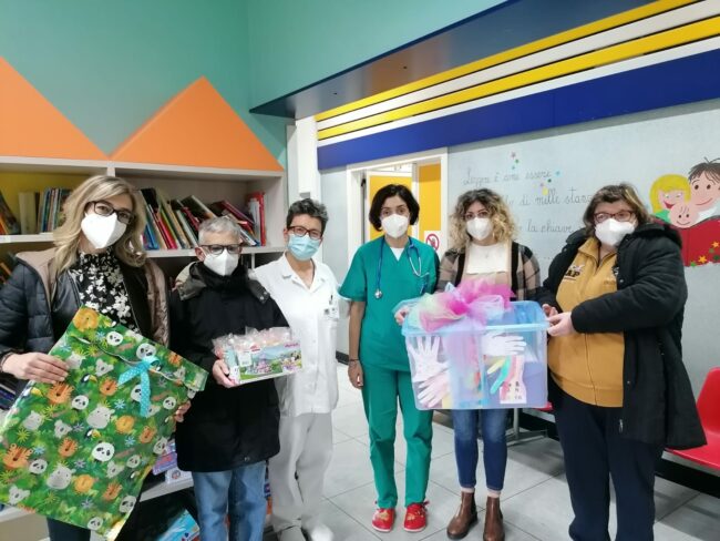 scatola_giocattoli_pediatria_macerata-1-650x488