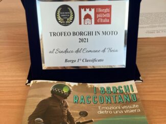 Il-premio-consegnato-alla-citta-di-Treia-e1642497688351-325x244
