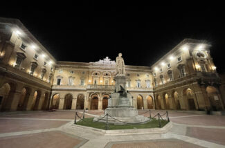 Palazzo-comunale-Recanati-1-325x214