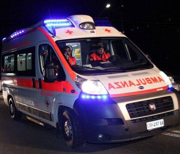 ambulanza-di-notte-e1665079676314