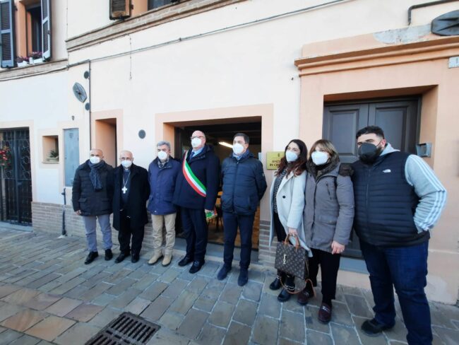 centro-anziani-castelraimondo-2-650x488
