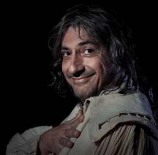 teatro.it-Emilio-Solfrizzi-il-malato-immaginario-spettacolo-e1642688203355-325x319