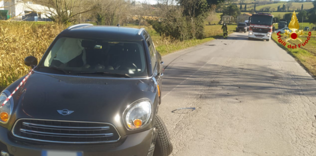 incidente-recanati-auto-fuori-strada-2-650x322