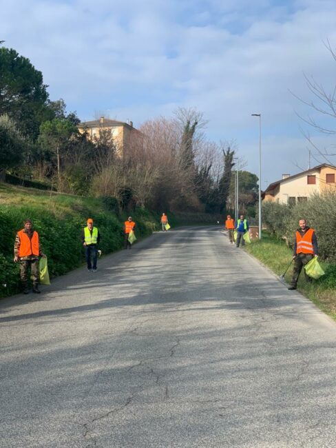mogliano-pulizia-strade-2-488x650