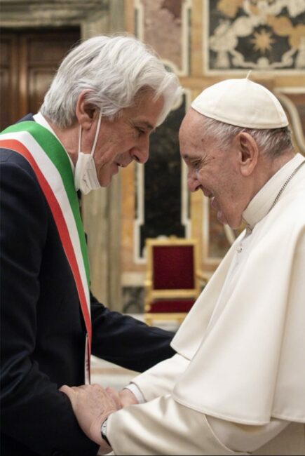papa-parcaroli-francesco-2-435x650