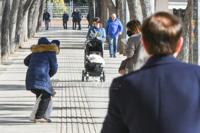 primo-giorno-senza-obbligo-di-mascherine-allaperto-civitanova-FDM-4-650x433