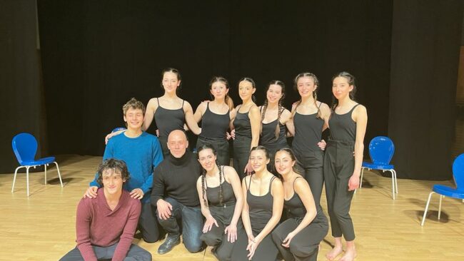 Allievi-Liceo-Coreutico-e-il-coreografo-Eugenio-Dura