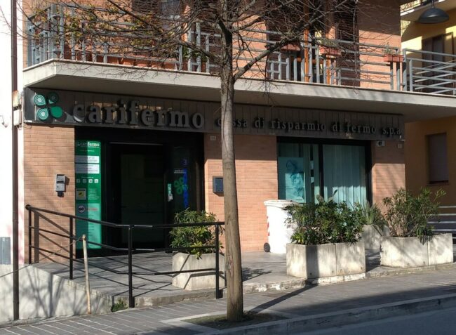 Filiale-Carifermo-a-Mogliano