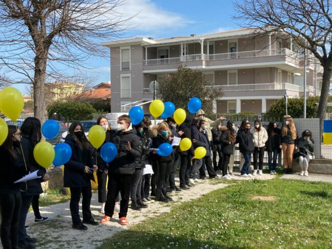 Liceo-Stella-Maris-No-war-please-16-650x488