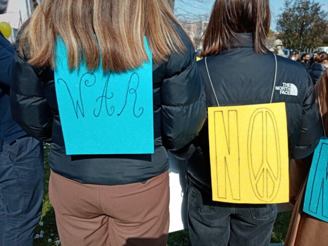 Liceo-Stella-Maris-No-war-please-5-650x488