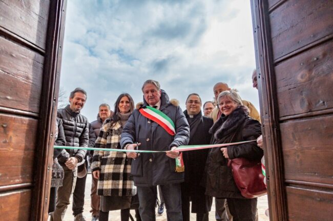 Linaugurazione-della-mostra-per-i-venti-anni-passione-bura