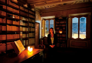 Olimpia-Leopardi-nella-Biblioteca-di-Palazzo-Leopardi-Millumino-di-meno-