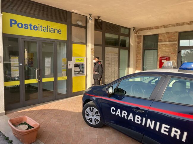 carabinieri-monte-san-giusto-danneggiamento-posta-2-650x488