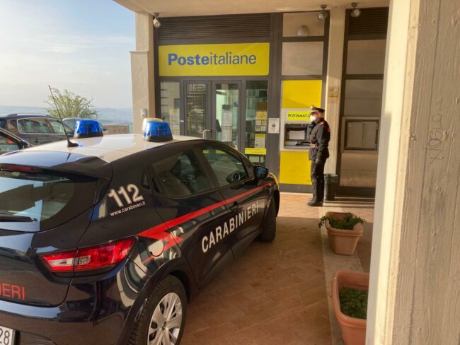 carabinieri-monte-san-giusto-danneggiamento-posta-3-650x488