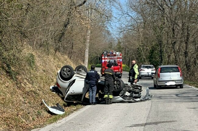 incidente-auto-ribaltata-madonna-del-monte