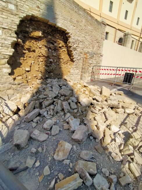 muro-santuario-madonna-dei-lumi-1-488x650