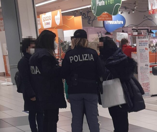questo-non-e-amore-polizia-3_censored-e1646761245481-650x546