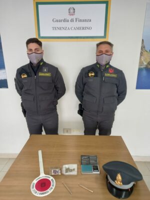 sequestro-hashish-e-marijuana-2-300x400