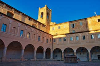 torre-passero-solitario-Chiostro-SantAgostino-recanati