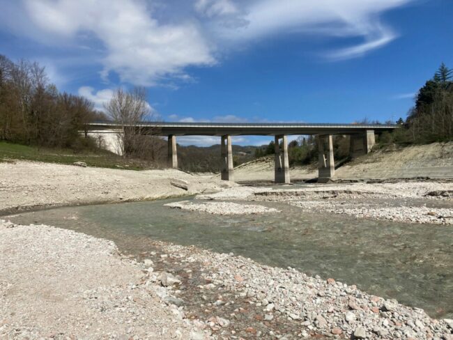 Lago-fiastra-aprile_22-650x488
