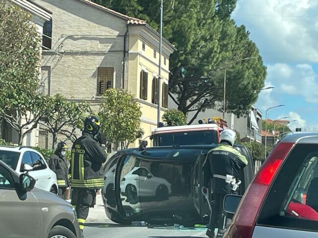 auto-ribaltata-sforzacosta