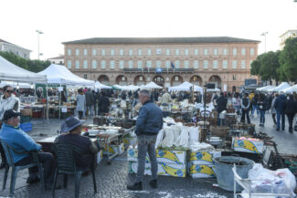 fiera-bancarelle-mercato-piazza-xx-settembre-civitanova-FDM-5-325x217