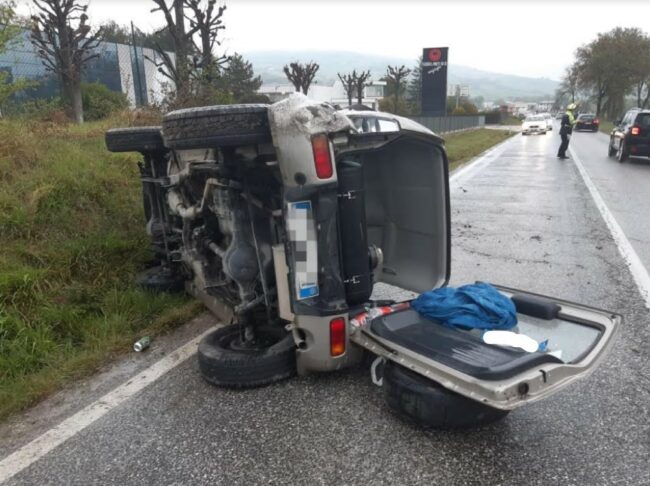 san-seve-auto-ribaltata