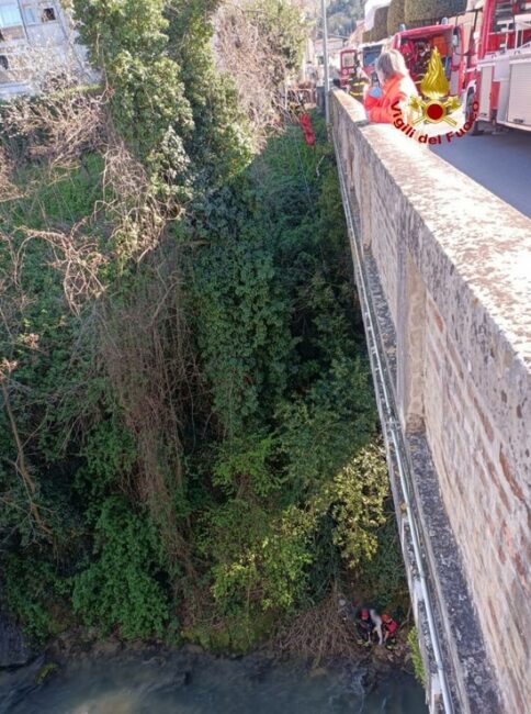 vigili-fuoco-san-severino-anziano-