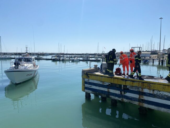esercitazione-porto-civitanova-incendio-1-650x488