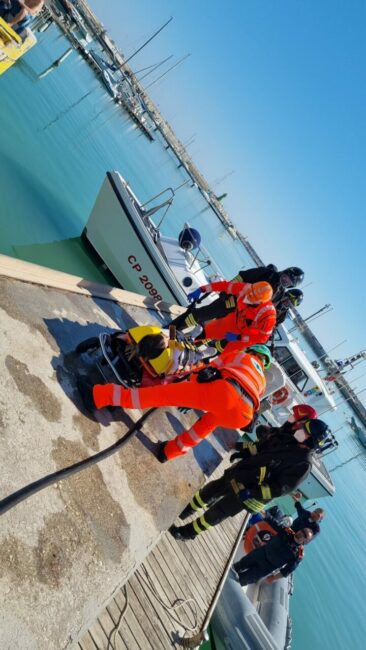 esercitazione-porto-civitanova-incendio-12-366x650