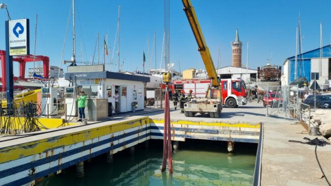 esercitazione-porto-civitanova-incendio-16-650x366
