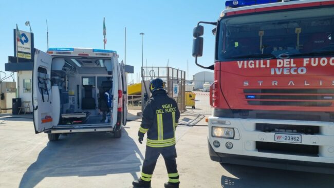 esercitazione-porto-civitanova-incendio-21-650x366