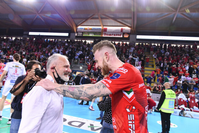 festeggiamenti-scudetto-lube-FDM-7-650x433