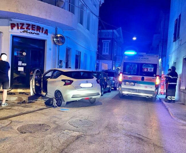 incidente-auto-pizzeria-civitanova-1-650x535