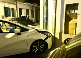 incidente-auto-pizzeria-civitanova-3-325x236