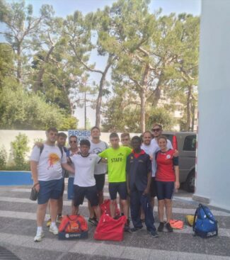 1-il-gruppo-dei-ragazzi-325x367