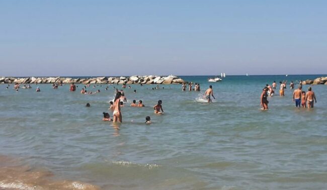 mare-spiaggia-estate-civitanova