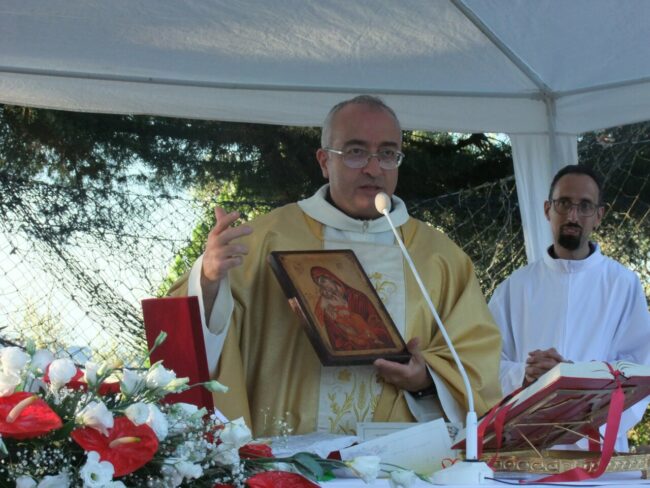 DSF-13-DON-SERGIO-E-LICONA-DELLA-MADONNA-DELLA-TENEREZZA-DI-SCUOLA-GRECA-DIPINTA-A-MANO-650x488