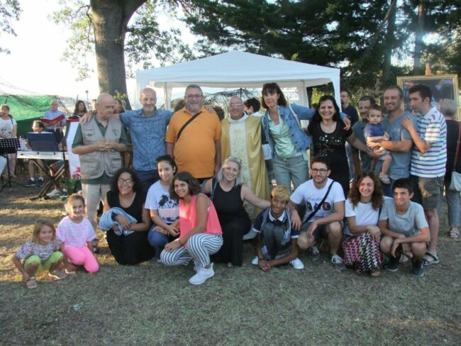 DSF-16-DON-SERGIO-IN-UNA-FOTO-DI-GRUPPO-CON-PARROCCHIANI-DI-TOLENTINO-650x488