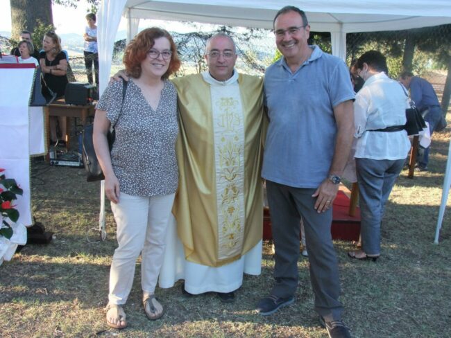 DSF-18-DON-SERGIO-CON-IL-DOTTOR-ROBERTO-OTTAVIANI-EX-SINDACO-DI-RECANATI-ED-AMICO-D-INFANZIA-E-SIGNORA-650x488