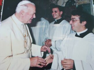 DSF-2-DON-SERGIO-con-GIOVANNI-PAOLO-II-325x244